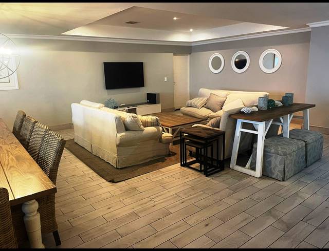 6 BEDROOM HOUSE FOR SALE IN LA LUCIA